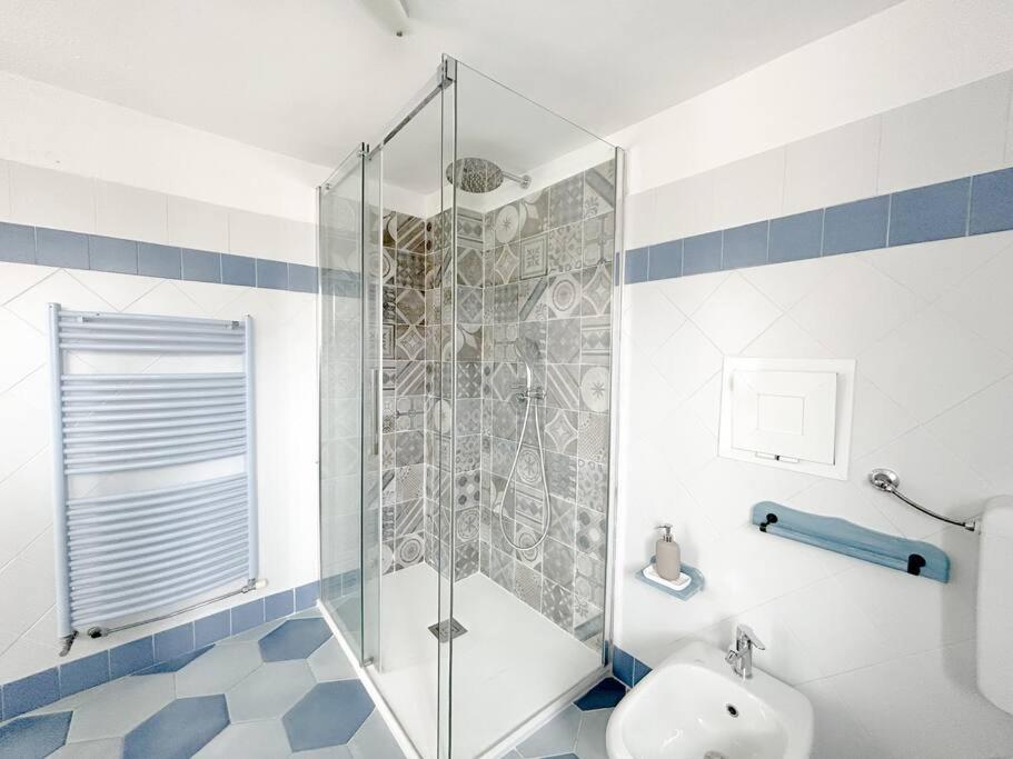Elegante Mansarda 300Mt Dal Mare - Centro - Wifi Lägenhet Savona Exteriör bild