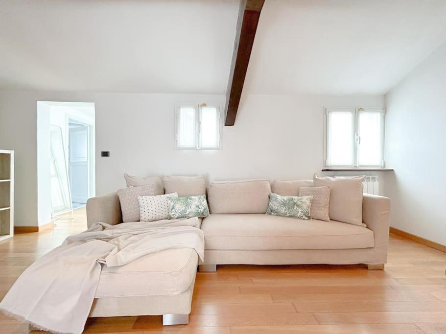 Elegante Mansarda 300Mt Dal Mare - Centro - Wifi Lägenhet Savona Exteriör bild
