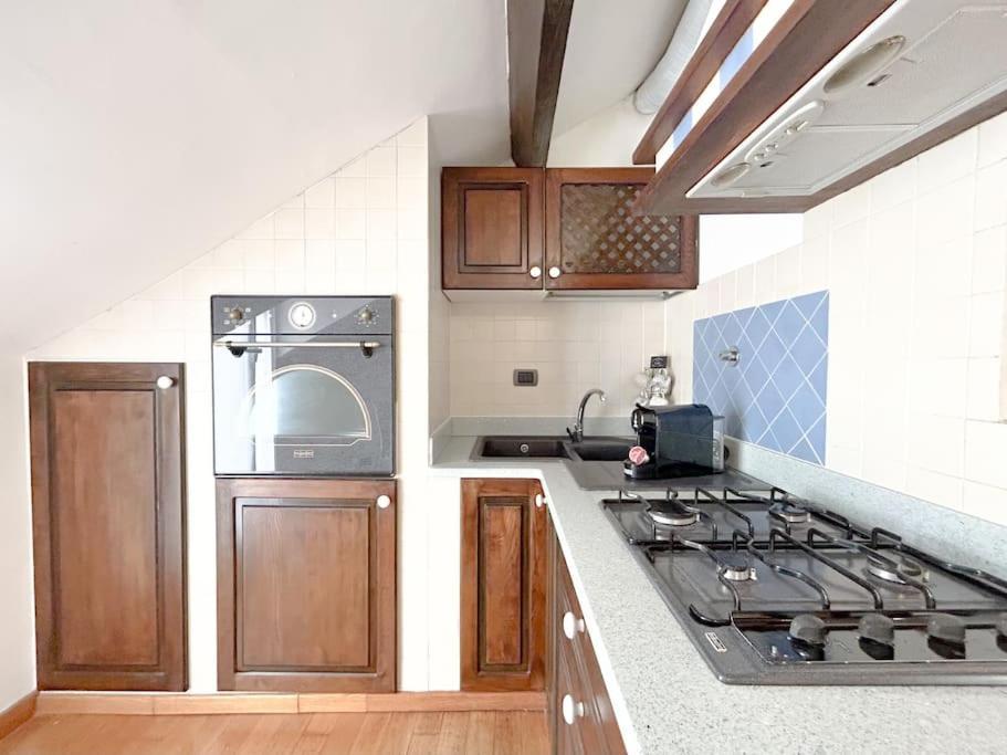 Elegante Mansarda 300Mt Dal Mare - Centro - Wifi Lägenhet Savona Exteriör bild